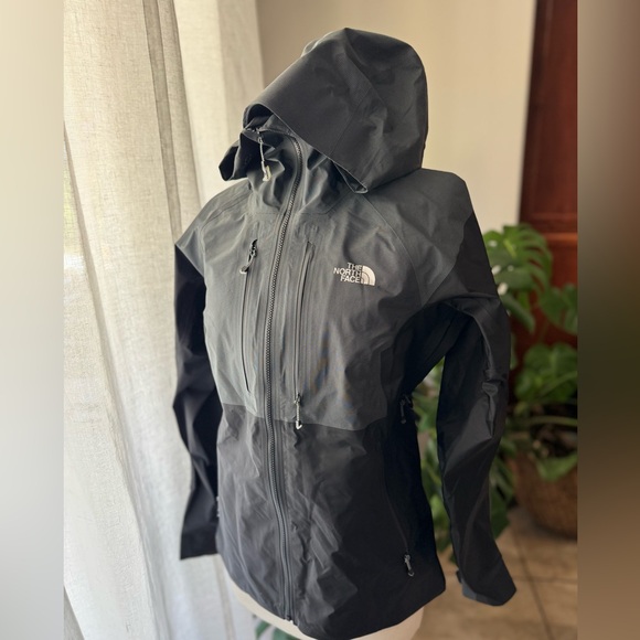 The North Face Summit Series Women’s Waterproof Shell Jacket Size S - Picture 1 of 7